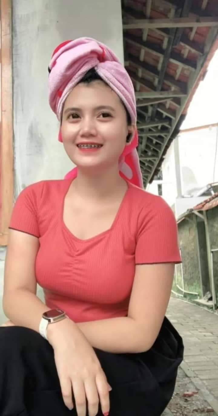 Cerita Panas Diajarin Ngeseks Sama Tanteku